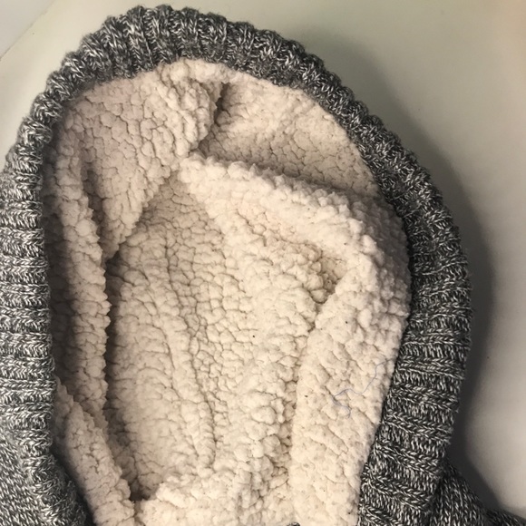 Brand Yet Again. US medium. Good condition, slightly used. - Picture 3 of 5